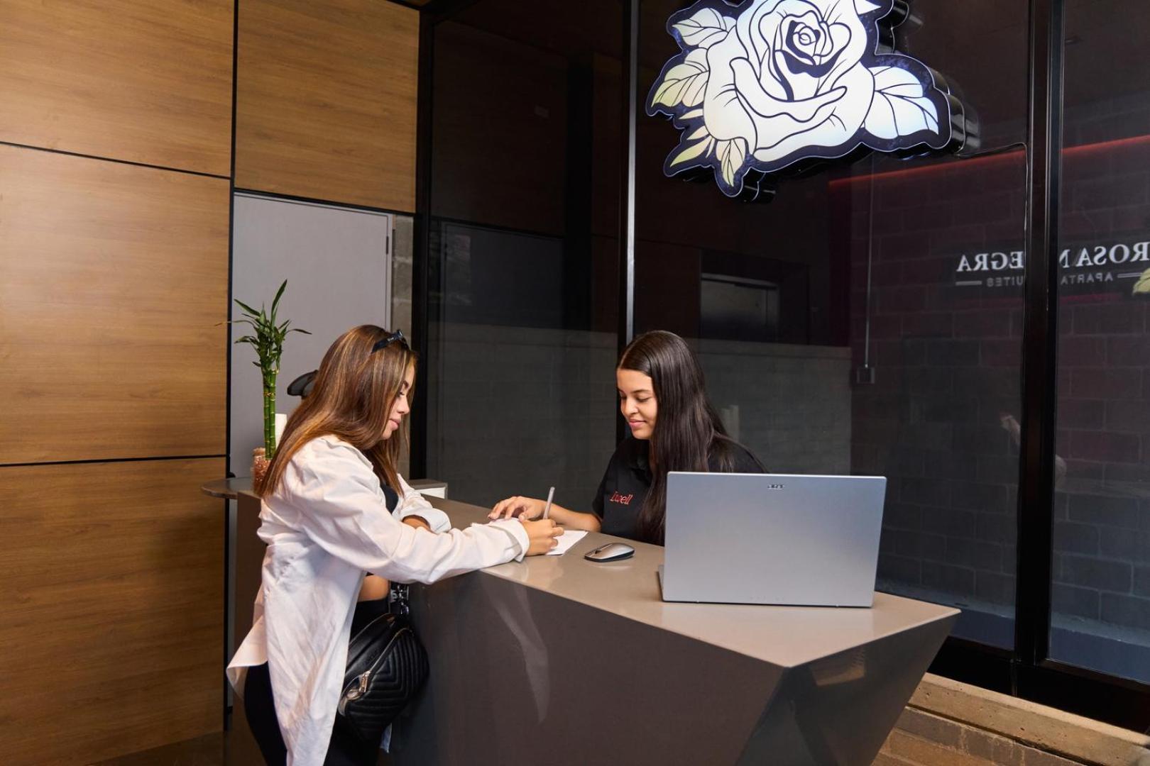 Rosa Negra Haven Cozy Stadio Aparta-Suite Medellin Exterior photo